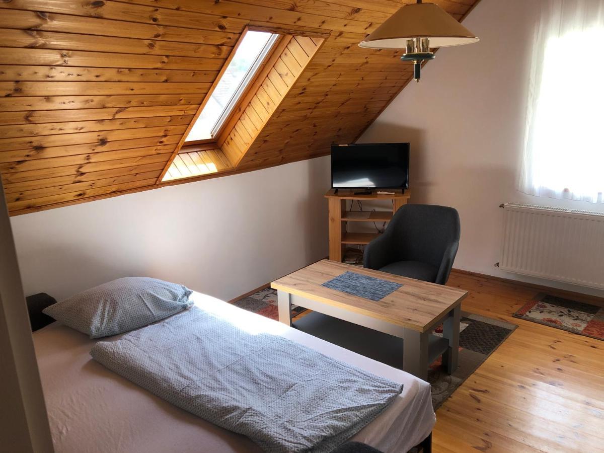 Pacsirta Apartman Lenti Luaran gambar