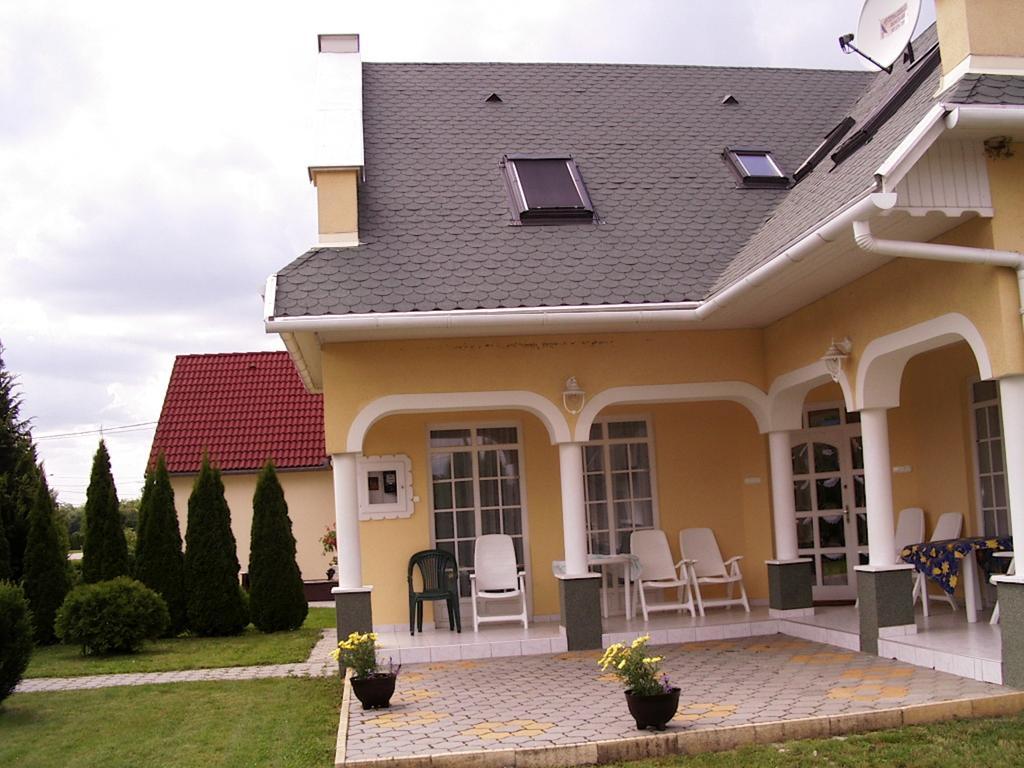 Pacsirta Apartman Lenti Luaran gambar